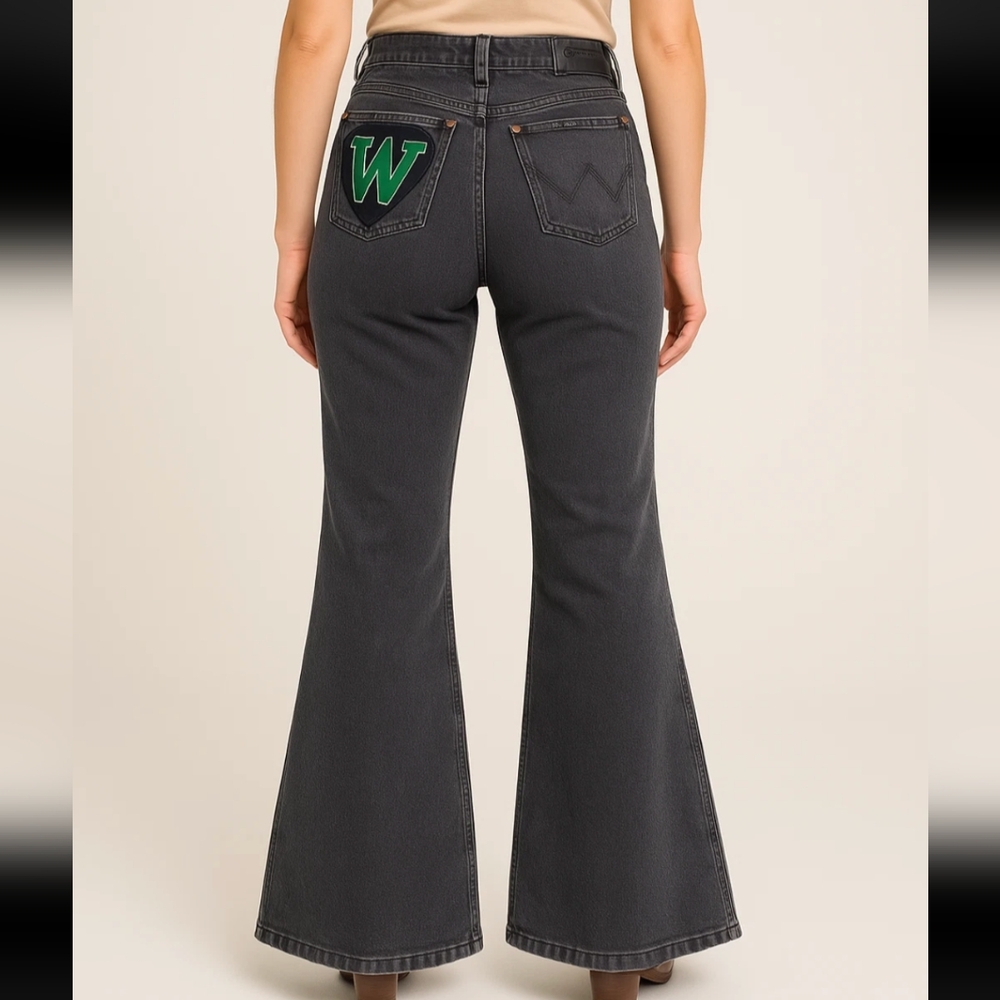 Wrangler Wanderer 622 High Rise Flare Women's Jeans 31 Patch Black Distressed